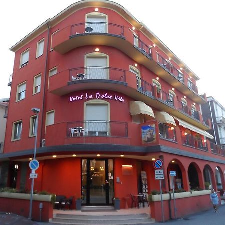 Hotel La Dolce Vita ริมินี ภายนอก รูปภาพ