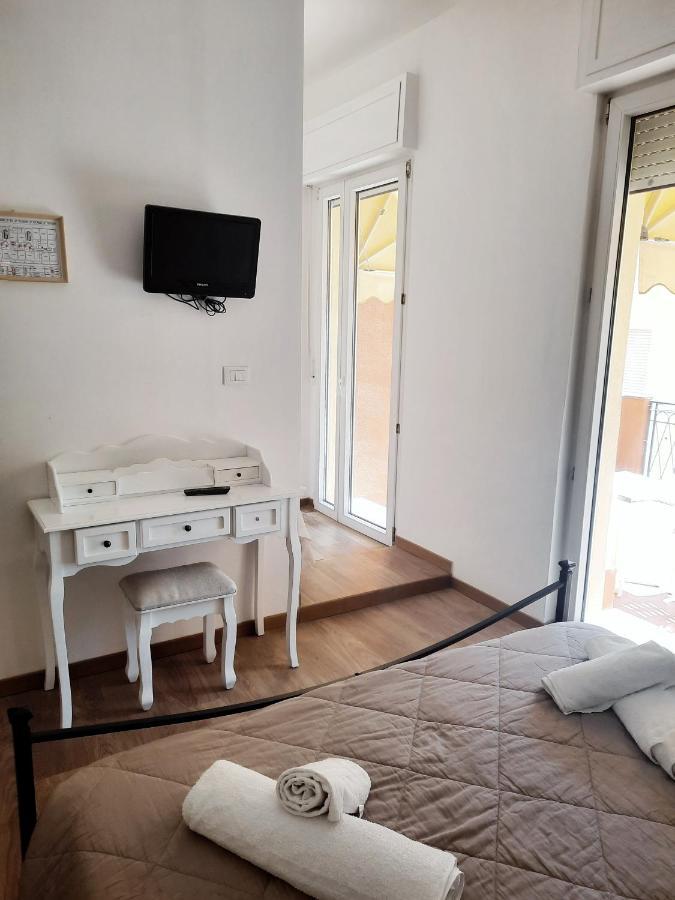 Hotel La Dolce Vita ริมินี ภายนอก รูปภาพ