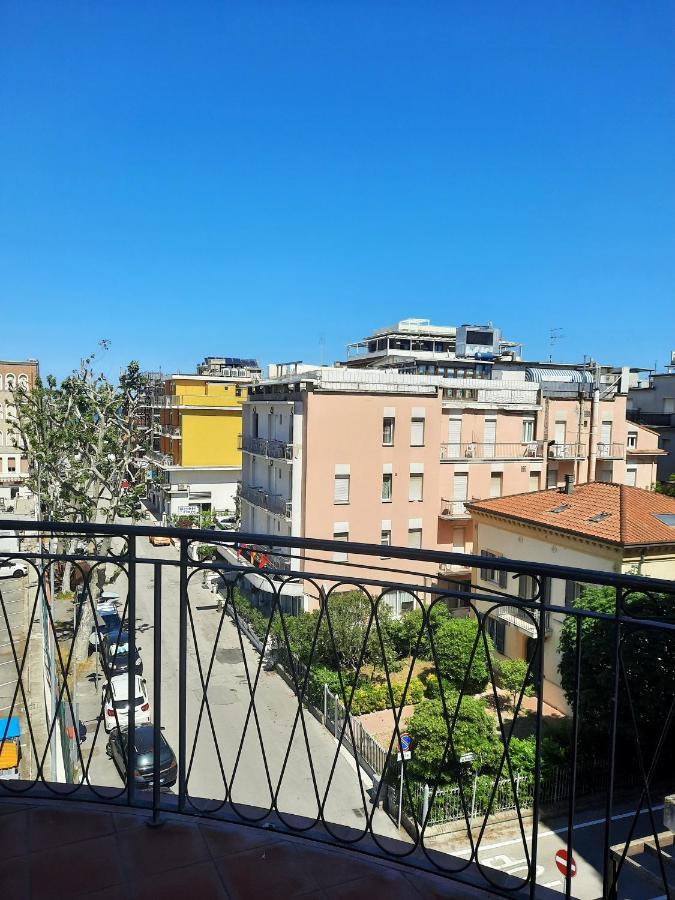Hotel La Dolce Vita ริมินี ภายนอก รูปภาพ