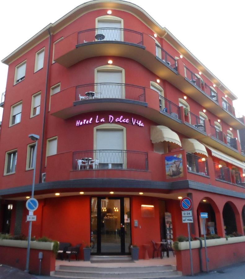 Hotel La Dolce Vita ริมินี ภายนอก รูปภาพ