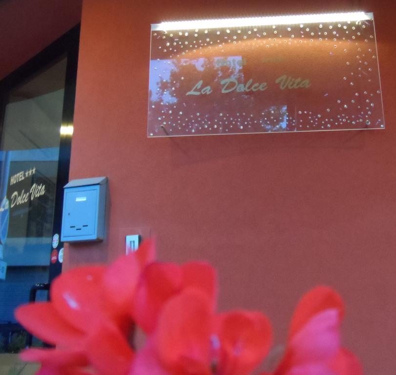 Hotel La Dolce Vita ริมินี ภายนอก รูปภาพ