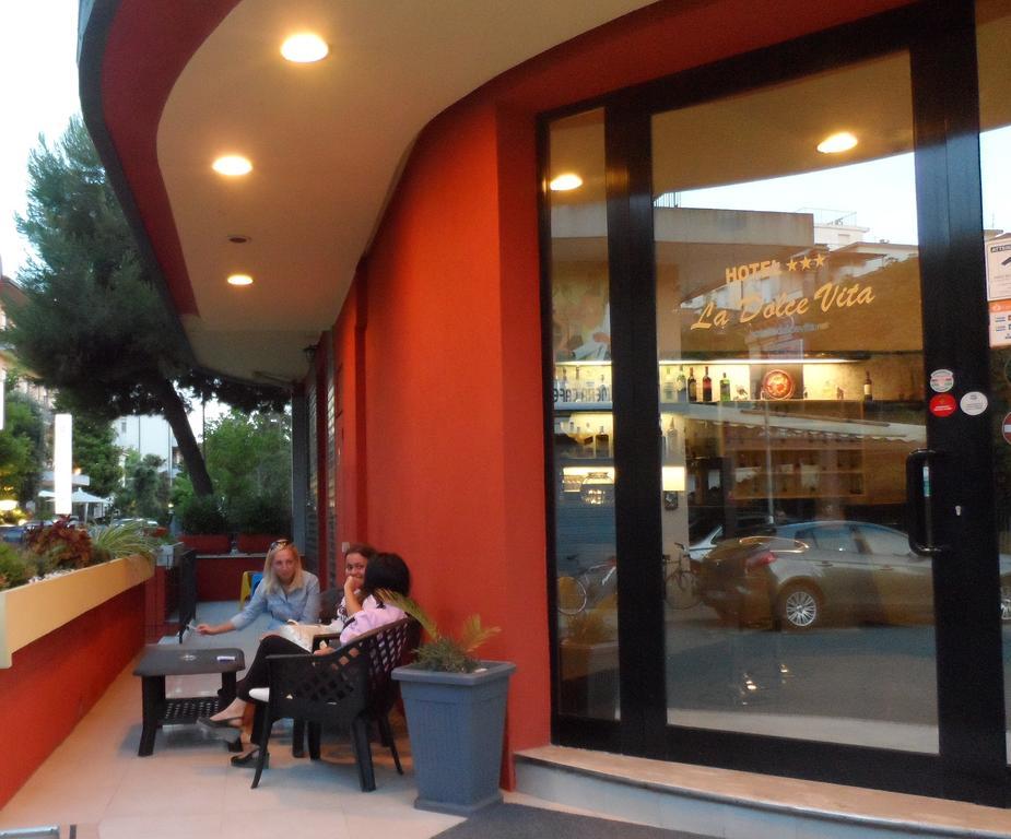 Hotel La Dolce Vita ริมินี ภายนอก รูปภาพ