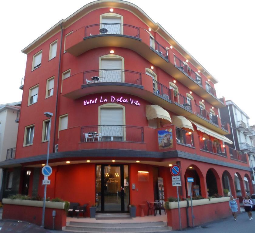 Hotel La Dolce Vita ริมินี ภายนอก รูปภาพ