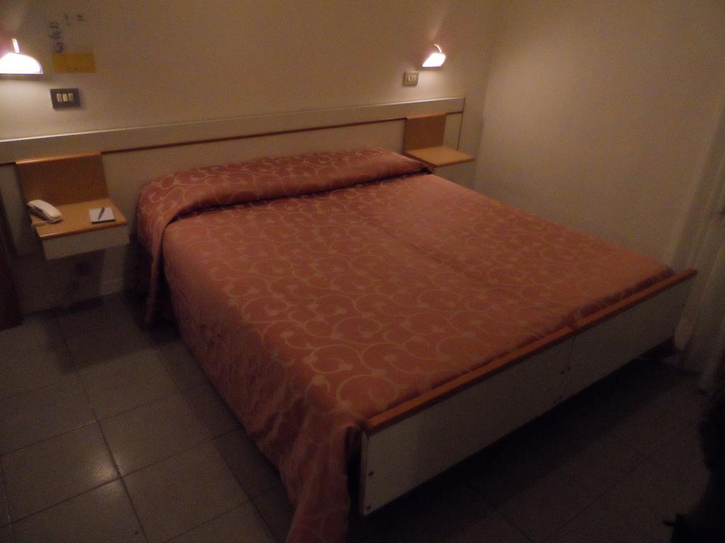 Hotel La Dolce Vita ริมินี ภายนอก รูปภาพ